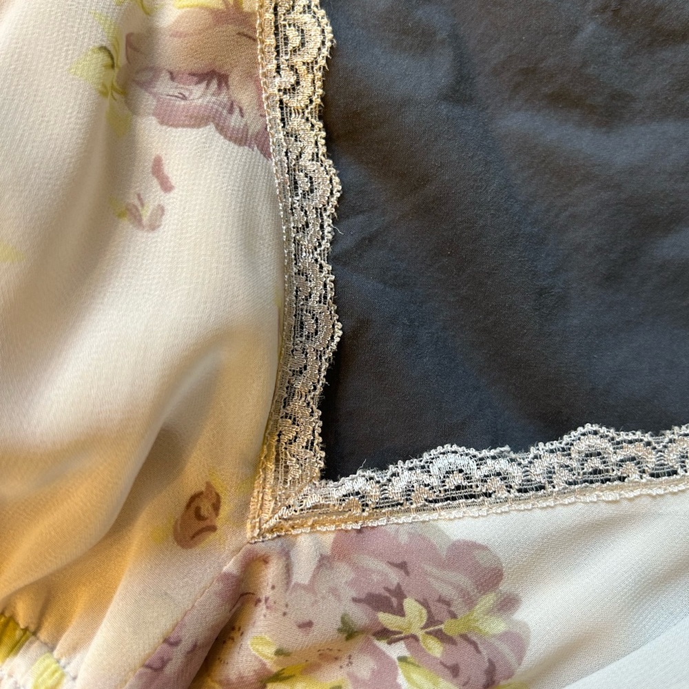 American Eagle Floral Dress with Lace - Picture 2 of 5